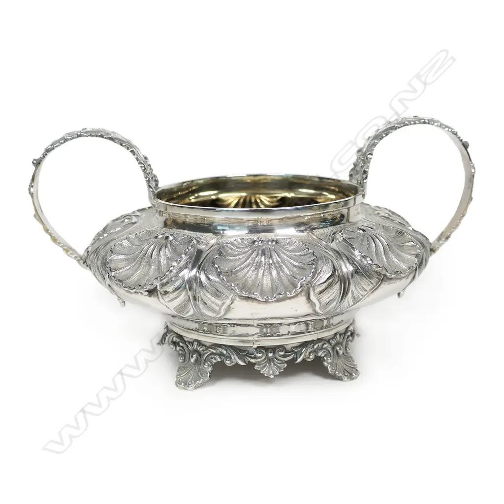 A George IV silver fancy shell embossed sugar bowl, Image 1++