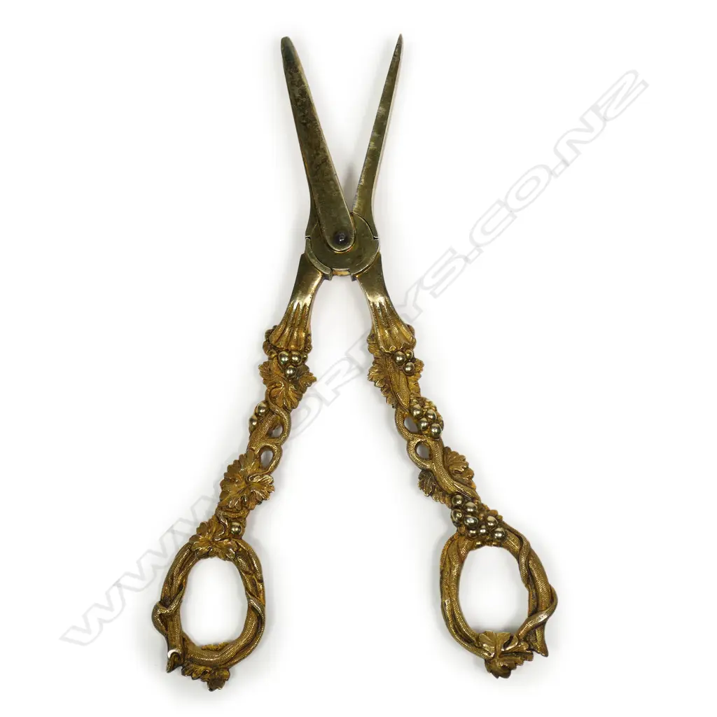 A pair of Victorian silver gilt fancy grape scissors, Image 1++