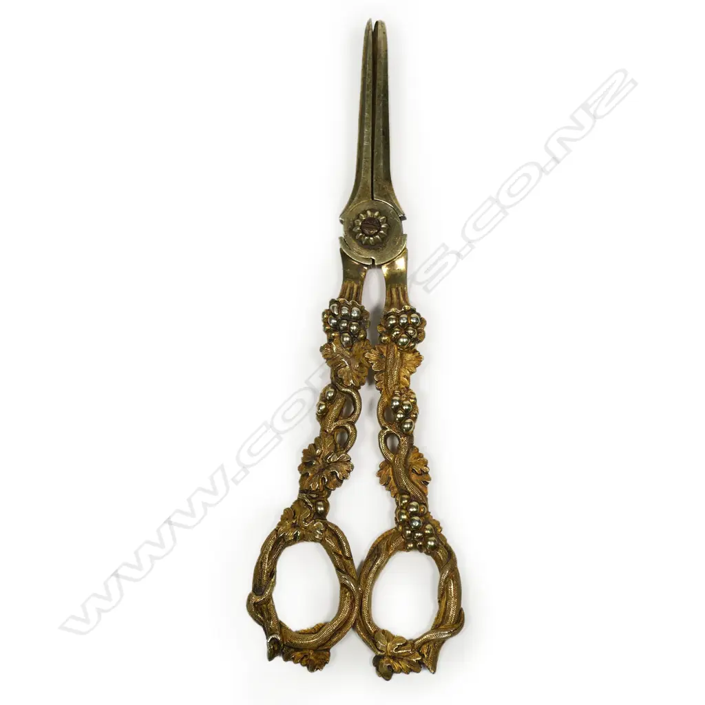 A pair of Victorian silver gilt fancy grape scissors, Image 1++