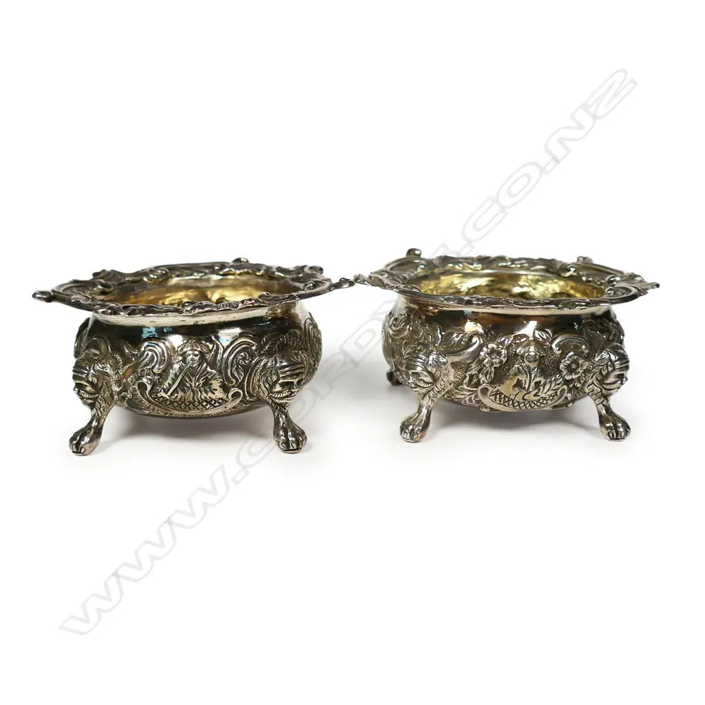 A pair of quality George III cast silver fancy salts, Image 1++