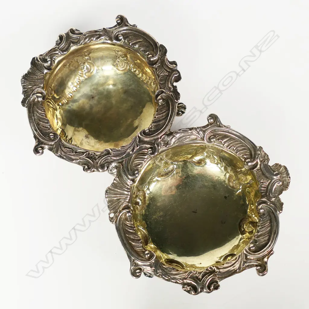 A pair of quality George III cast silver fancy salts, Image 1++