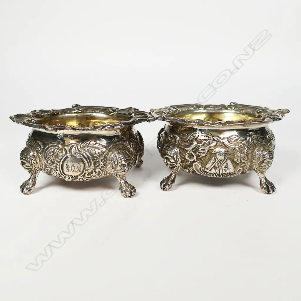 A pair of quality George III cast silver fancy salts, Image 1++
