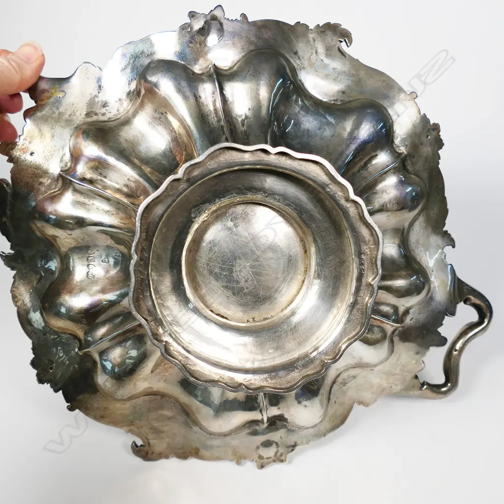 A William IV silver rococo pedestal comport, Image 1++