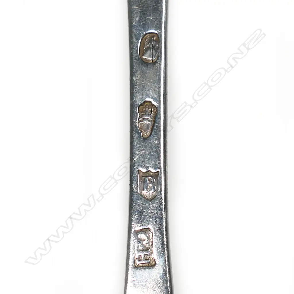 A George III Irish silver Hanoverian table spoon, Image 1++