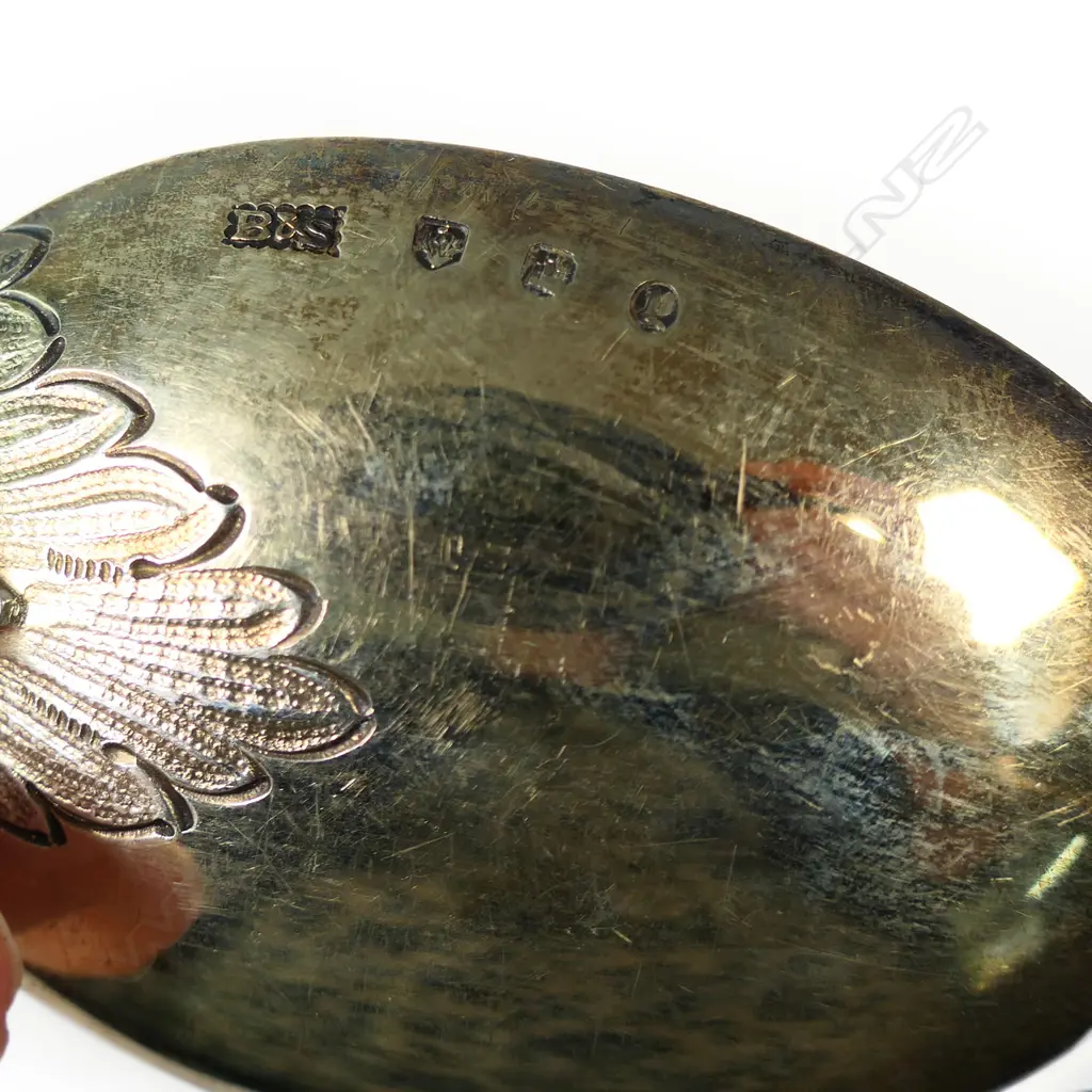 A pair of Victorian quality silver figured berry spoons, Image 1++