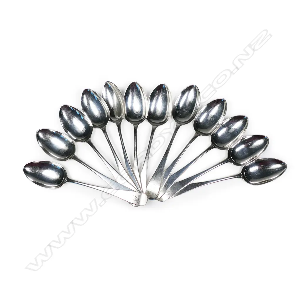 A set of twelve George III silver teaspoons, Image 1++