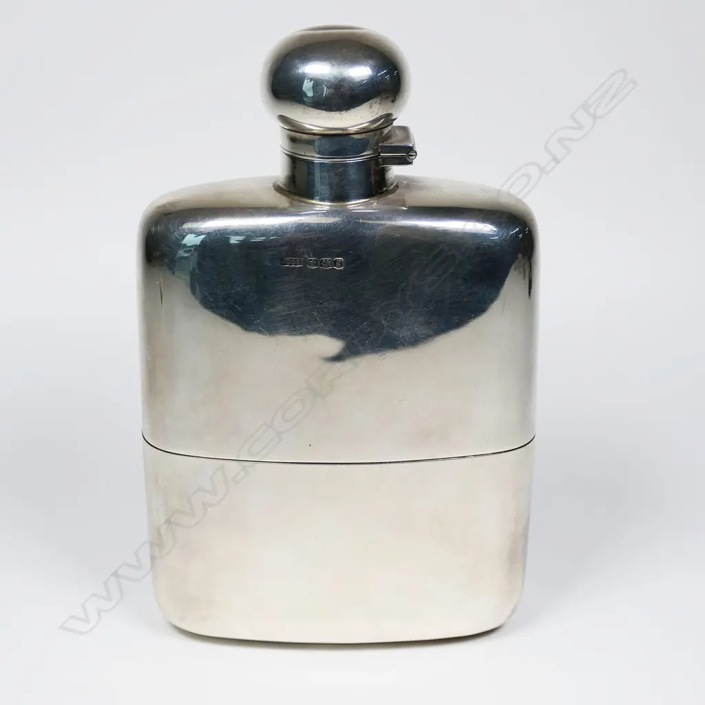 A large silver hip flask, Image 1++