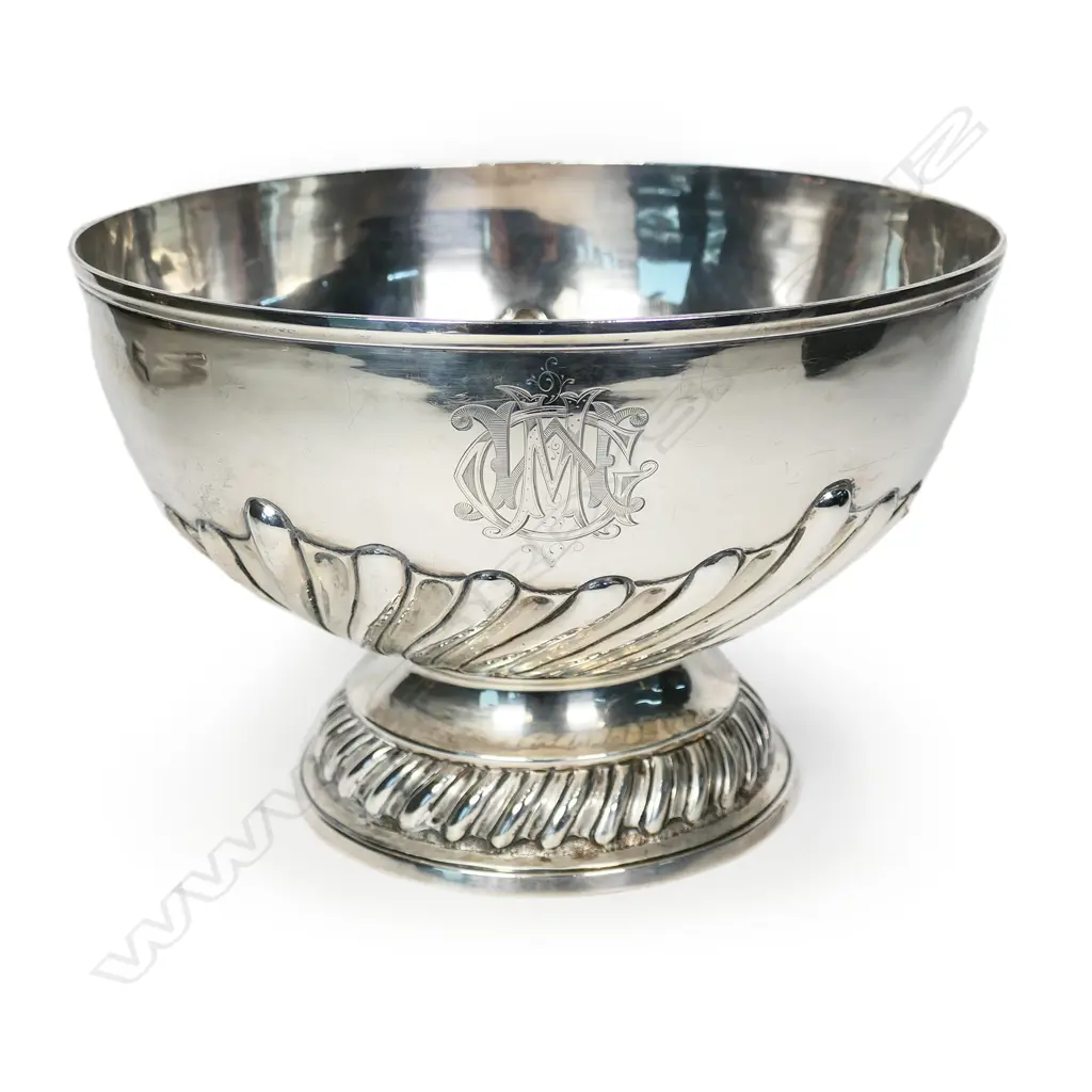 A Victorian silver pedestal rose bowl, Image 1++