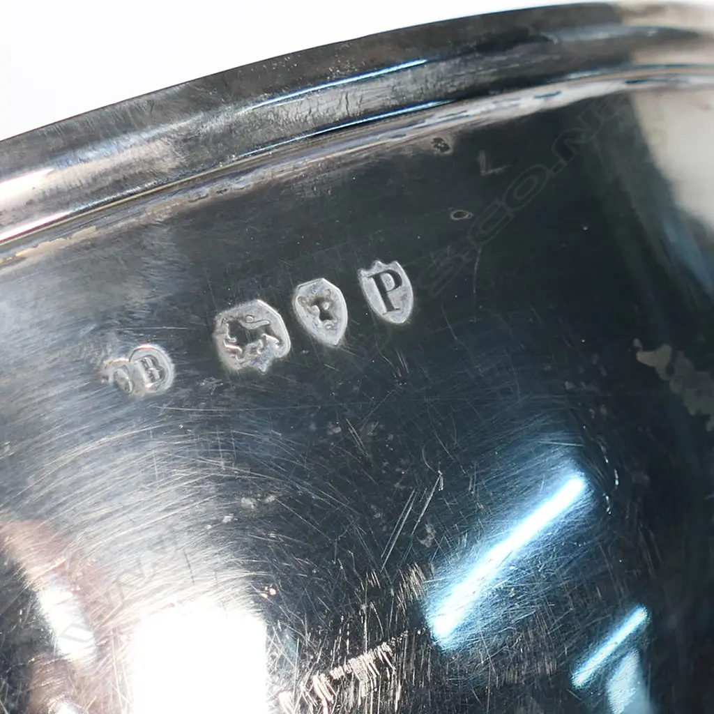 A Victorian silver pedestal rose bowl, Image 1++