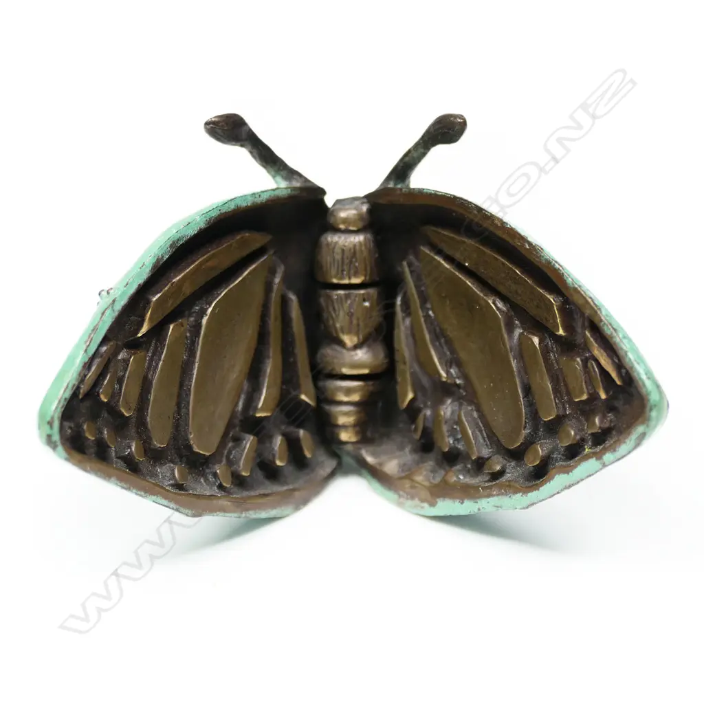 A Jim Wheeler (NZ/USA 1952-) bronze chrysalis sculpture 'Metamorphosis', Image 1++