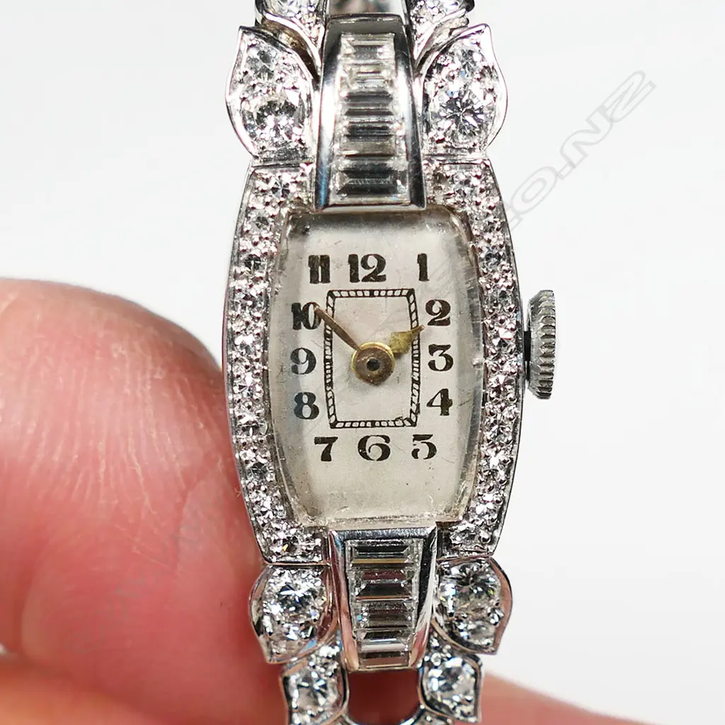 An Art Deco platinum and diamond ladies dress wrist watch, Image 1++