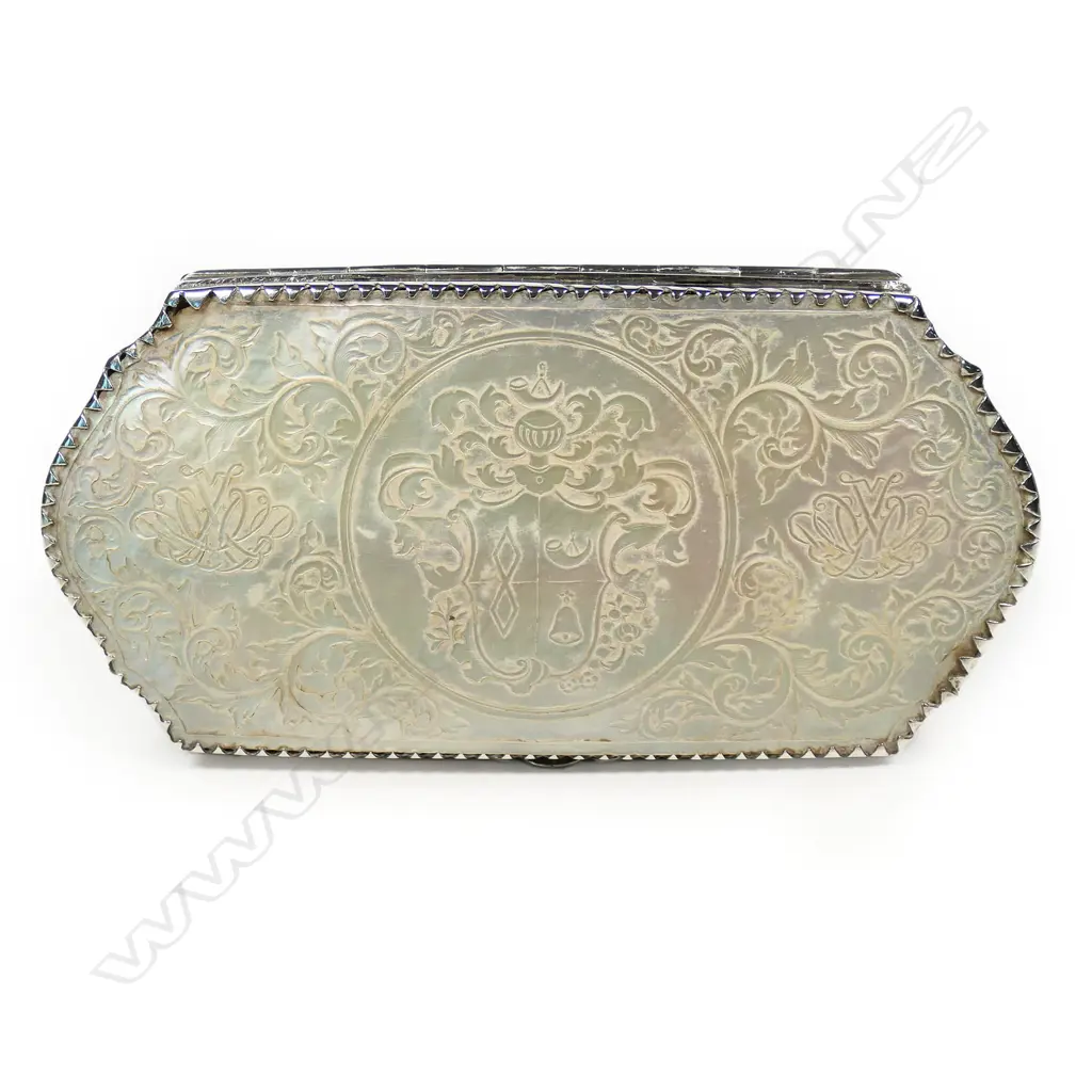 A c.1900 European silver and mother of pearl trinket box, Image 1++