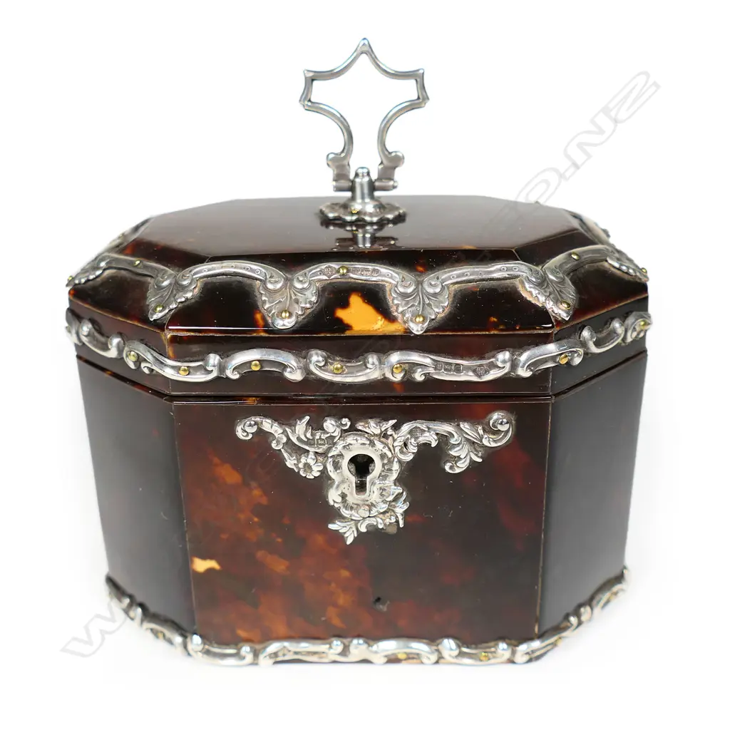 An Edwardian silver mounted tortoiseshell jewellery box, Image 1++