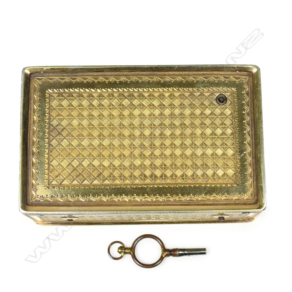 A quality 19th century French silver gilt musical snuff box, Image 1++