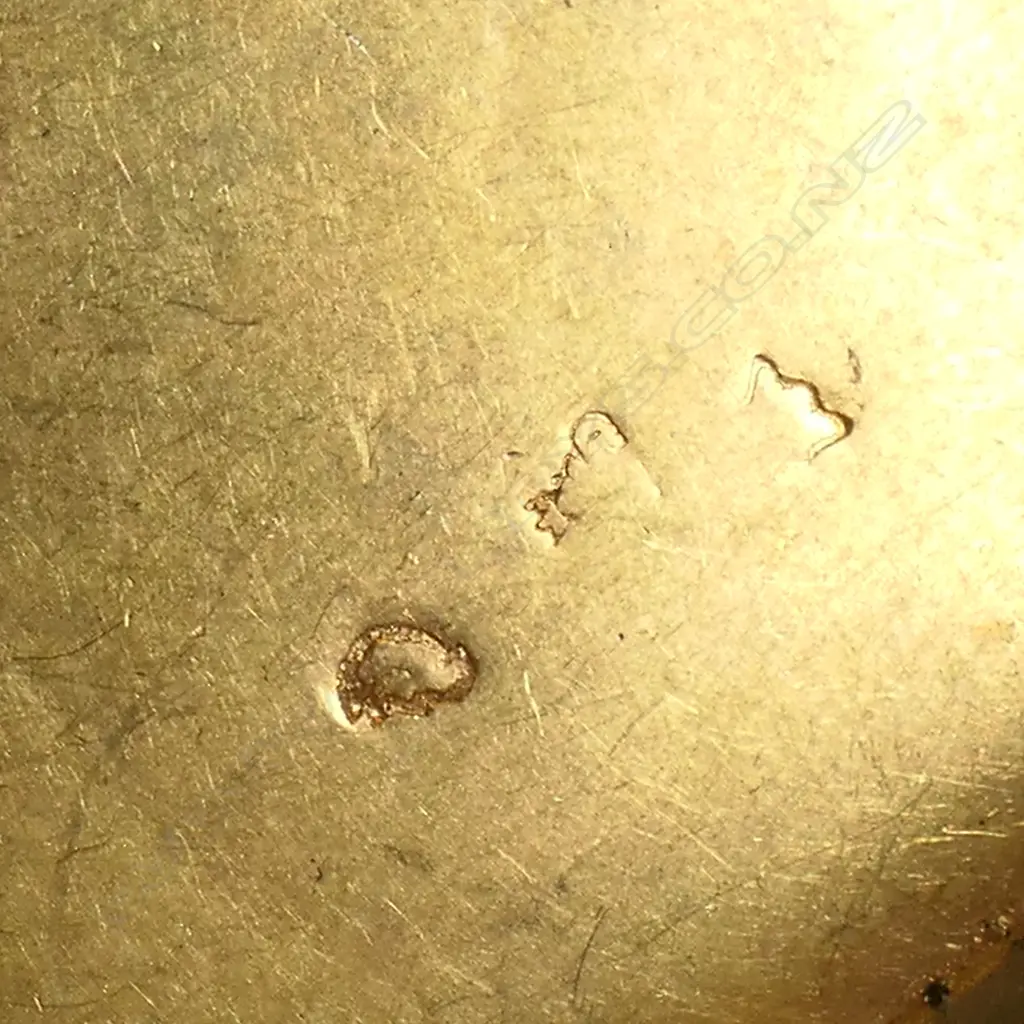 An 18thc French gilded silver decorative snuff box, Image 1++