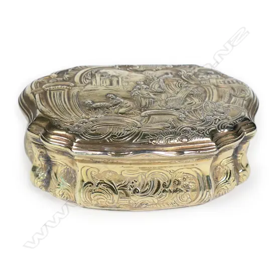 An 18thc French gilded silver decorative snuff box,