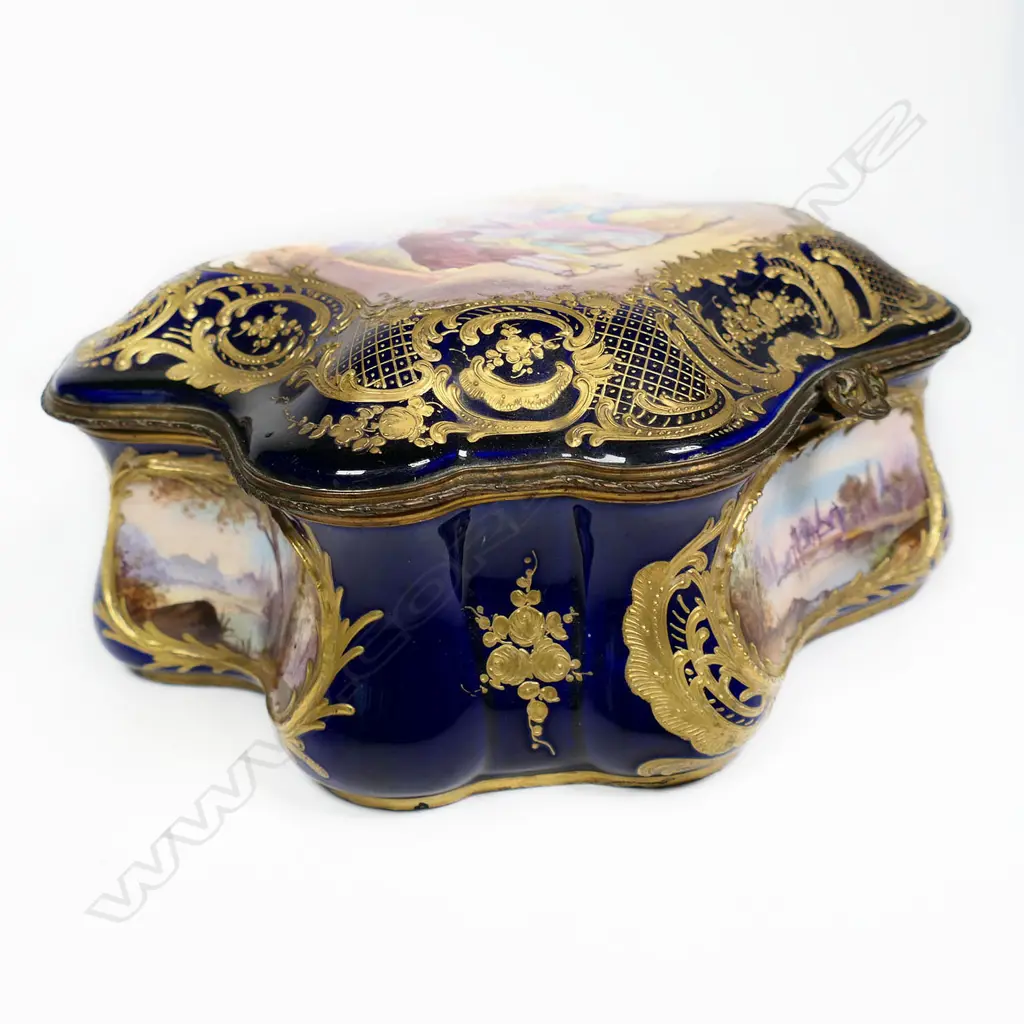 A 19thC Sevres porcelain classical serpentine jewel casket, Image 1++