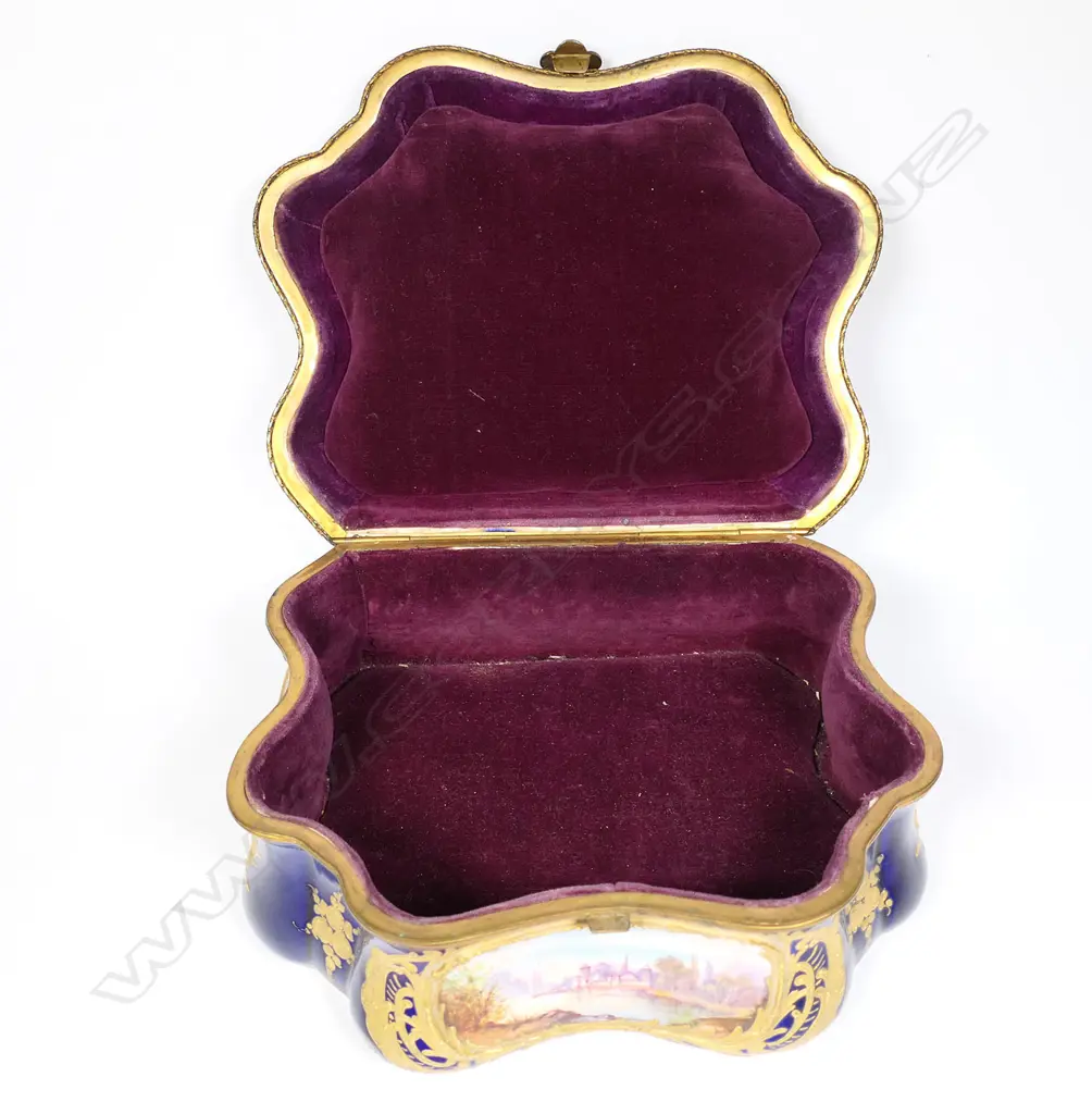 A 19thC Sevres porcelain classical serpentine jewel casket, Image 1++