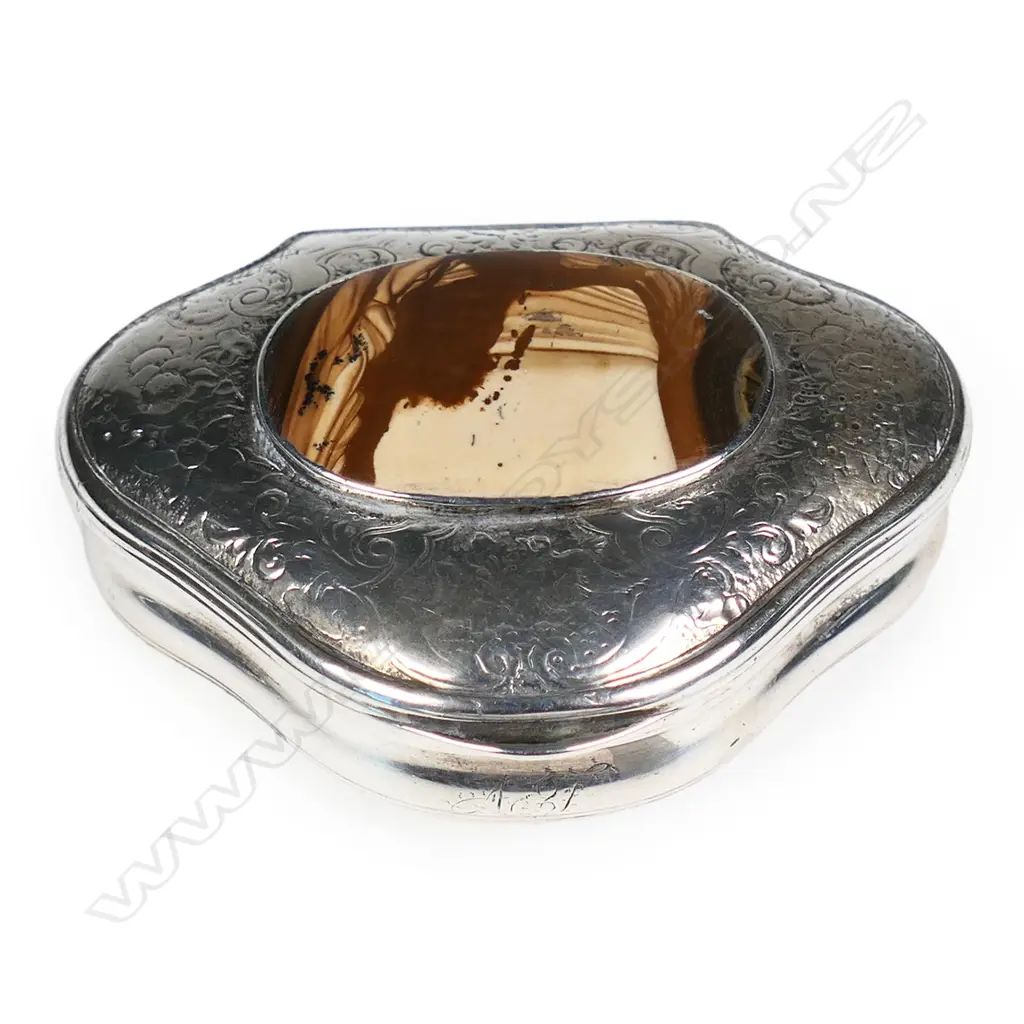 An 18thC silver and hardstone snuff box, Image 1++