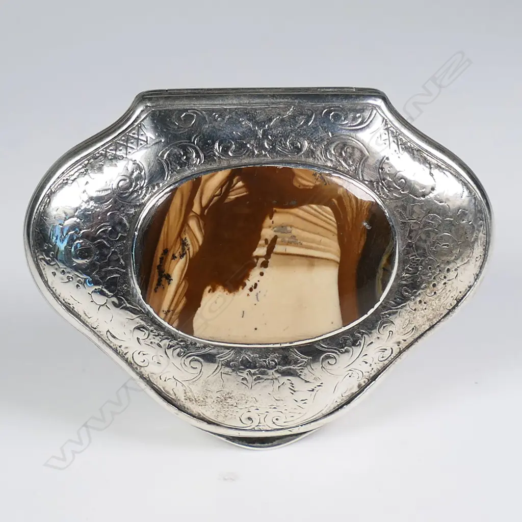 An 18thC silver and hardstone snuff box, Image 1++