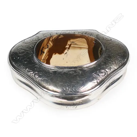 An 18thC silver and hardstone snuff box,