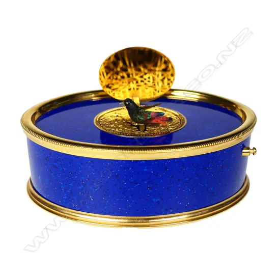 A quality c.1970 Swiss Reuge mechanical singing bird box,