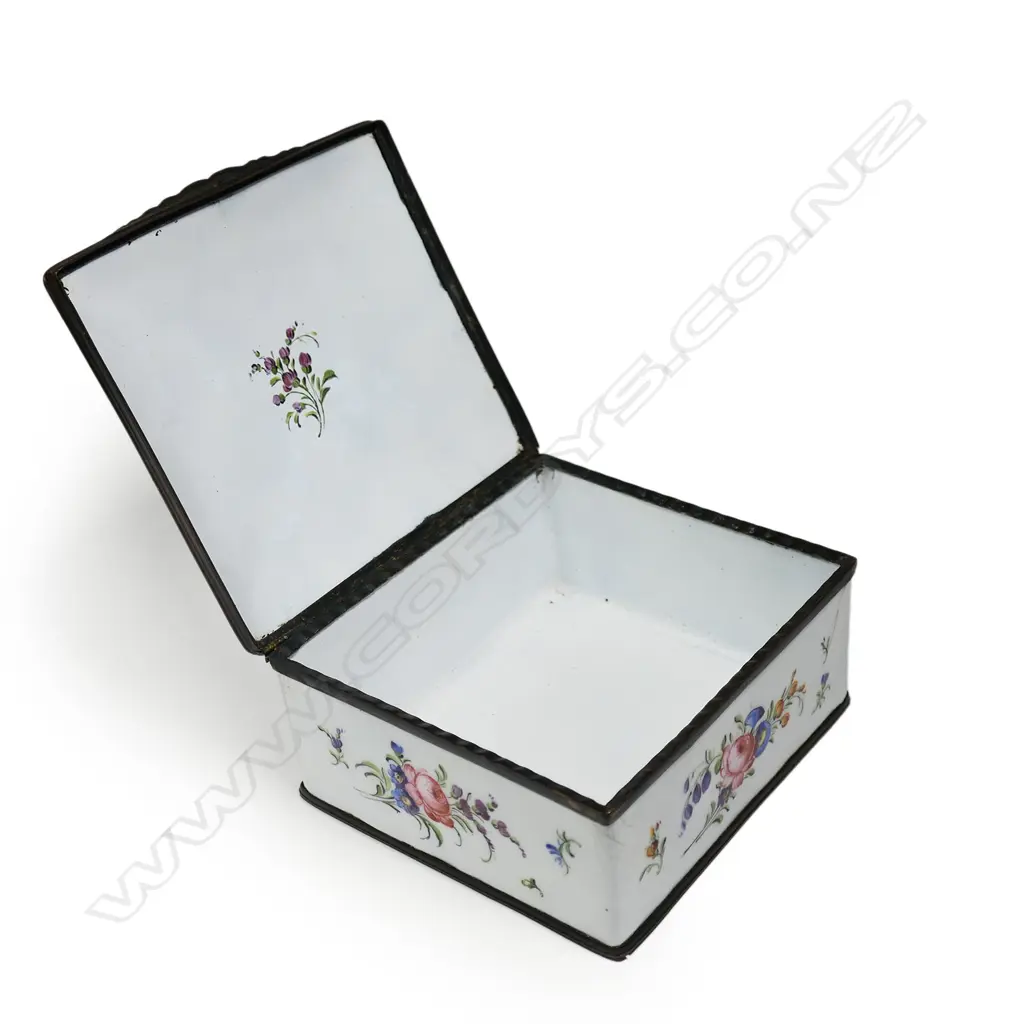 A George III Staffordshire (Bilston) Battersea enamel large box, Image 1++