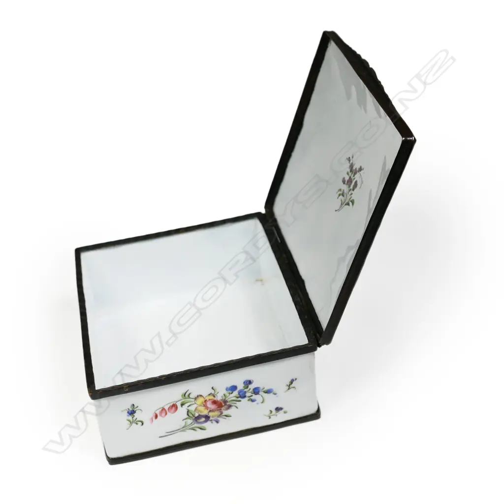 A George III Staffordshire (Bilston) Battersea enamel large box, Image 1++