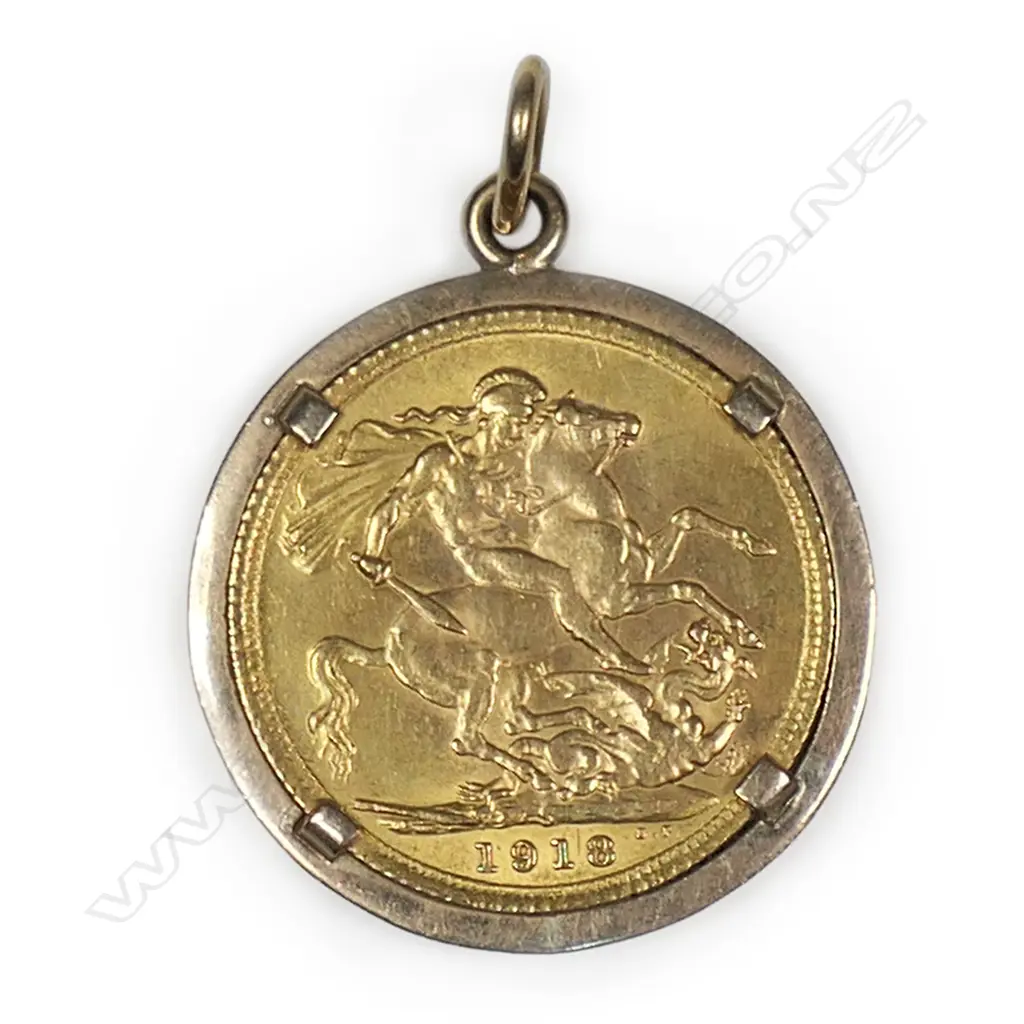 A 1918 gold full sovereign in gold claw mount, Image 1++
