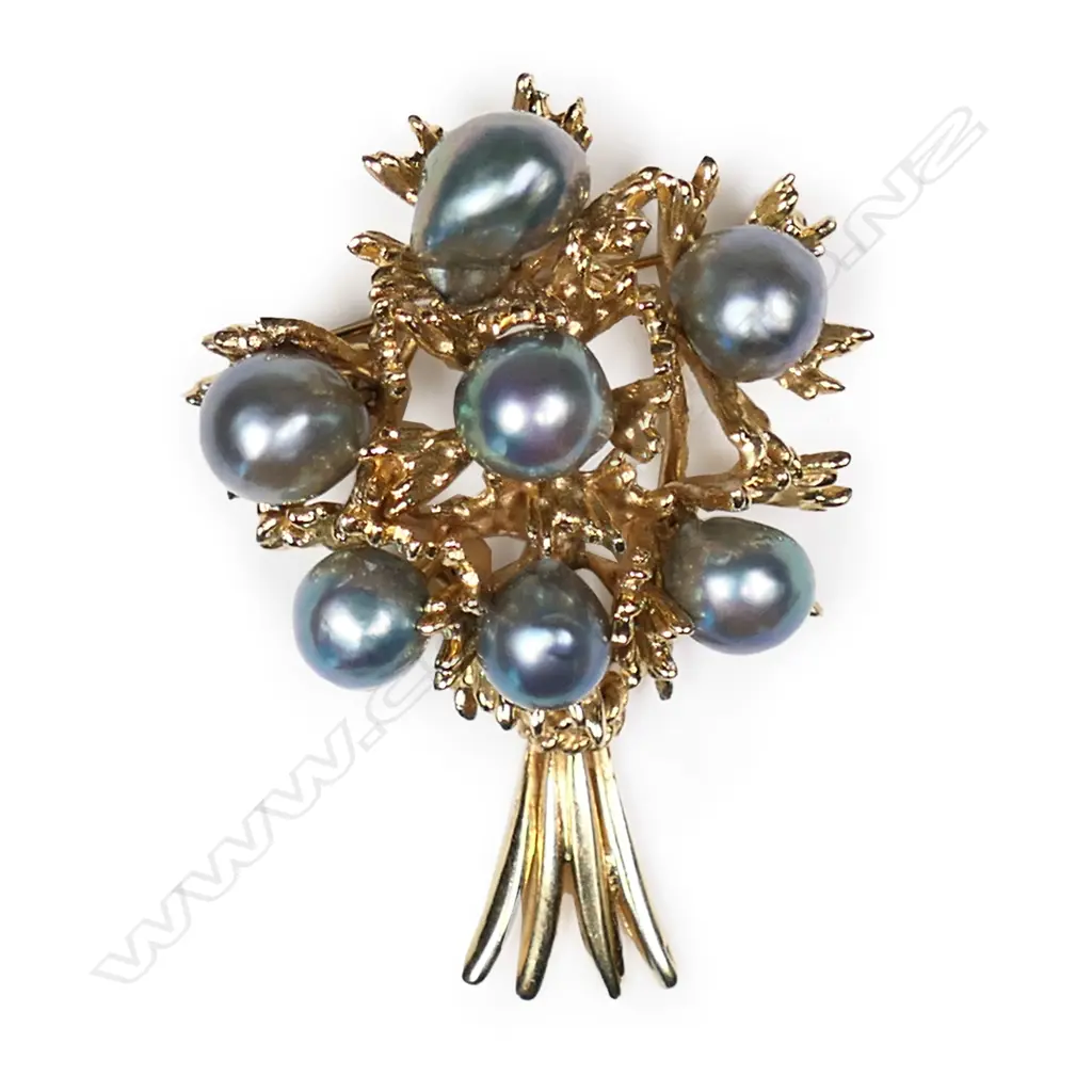 A 14ct gold and pearl brooch, Image 1++