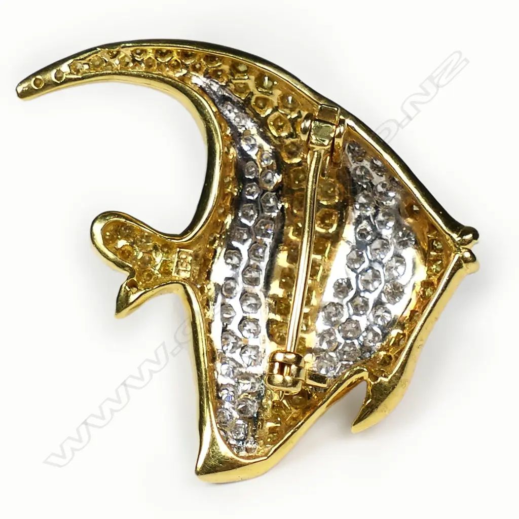 An 18ct yellow and white gold and diamond angel fish brooch, Image 1++
