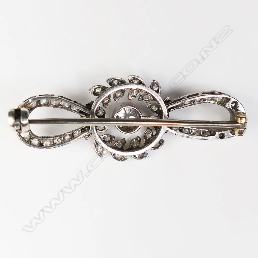 An 18ct gold and diamond Belle Époque brooch, Image 1++