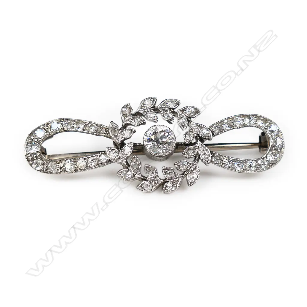 An 18ct gold and diamond Belle Époque brooch, Image 1++