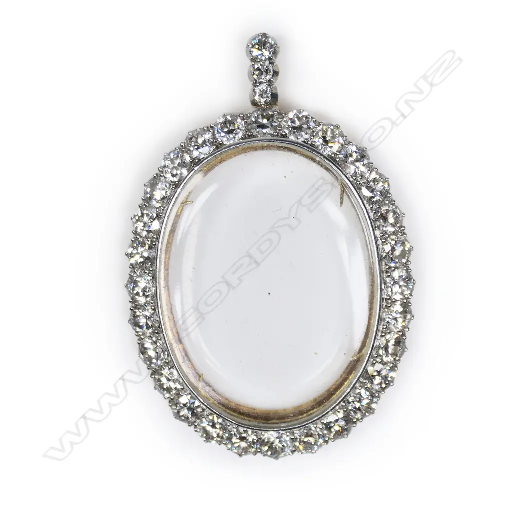 An antique 18ct gold 31 diamond set pendant, Image 1++