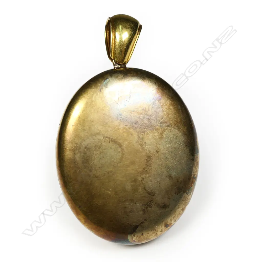 An impressive late 19thC 15ct and diamond set locket, Image 1++