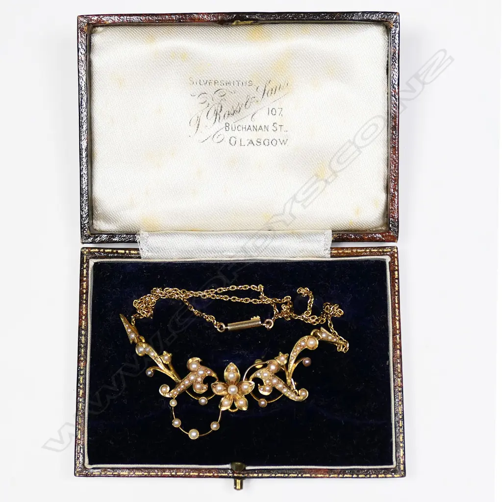 A Victorian 15ct yellow gold and seed pearl necklace Image 1++