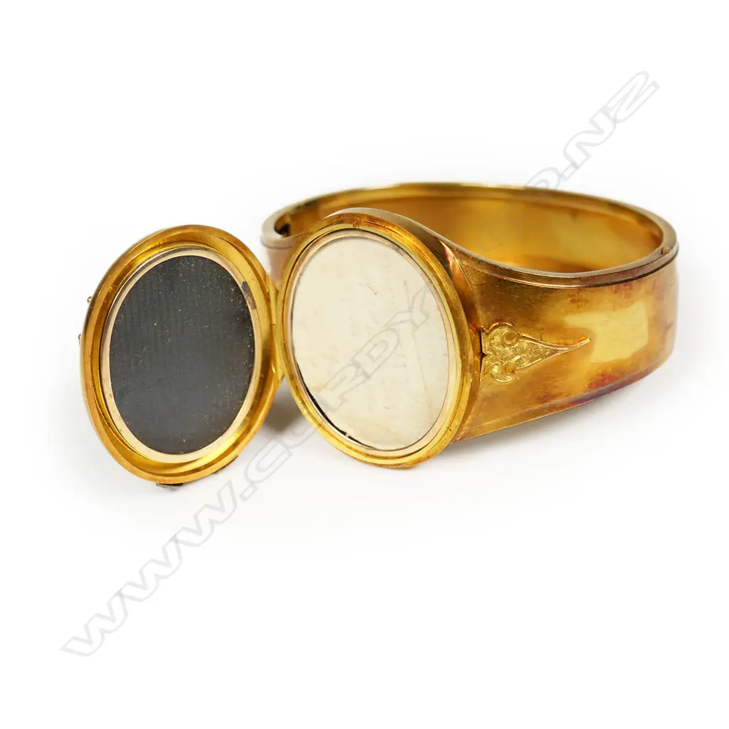 An impressive Victorian 15ct gold pearl and diamond set hinged bangle/locket, Image 1++