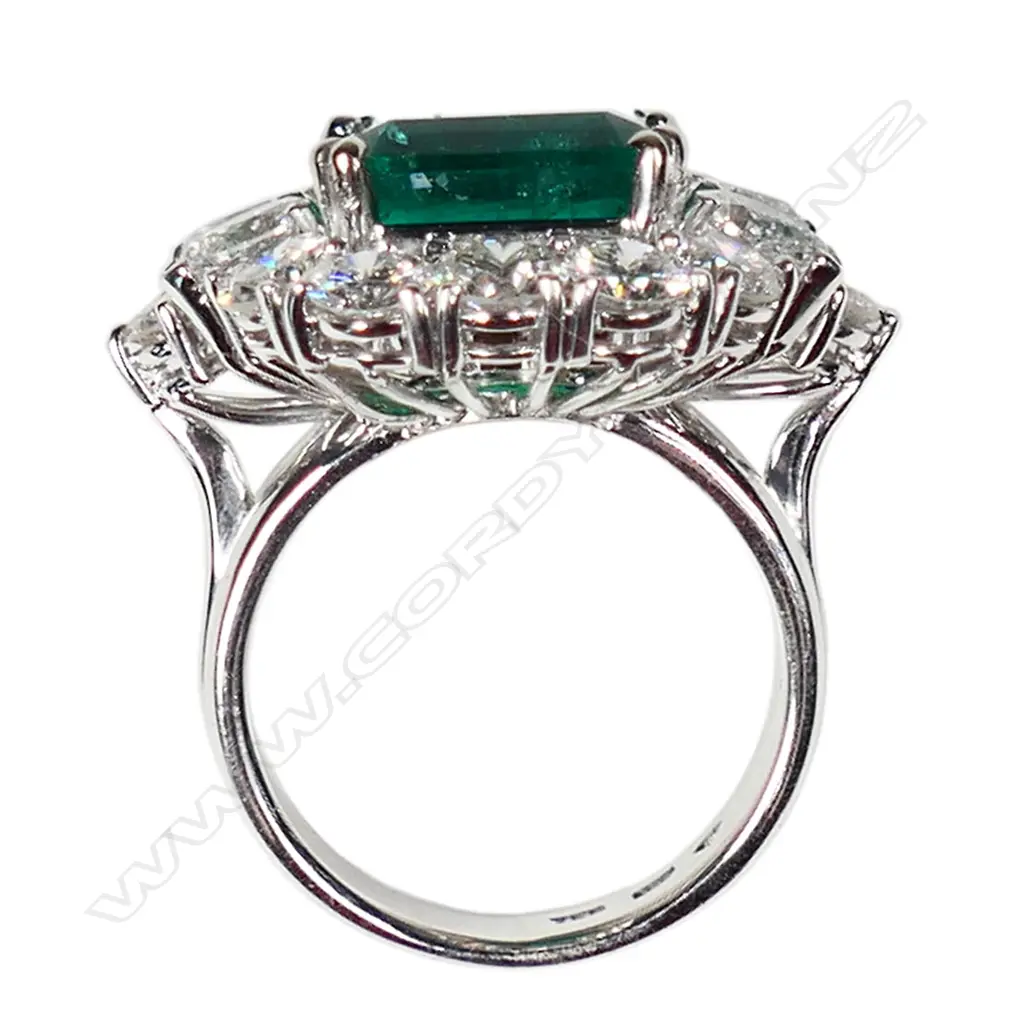 An impressive 18ct white gold emerald and diamond dress ring, Image 1++
