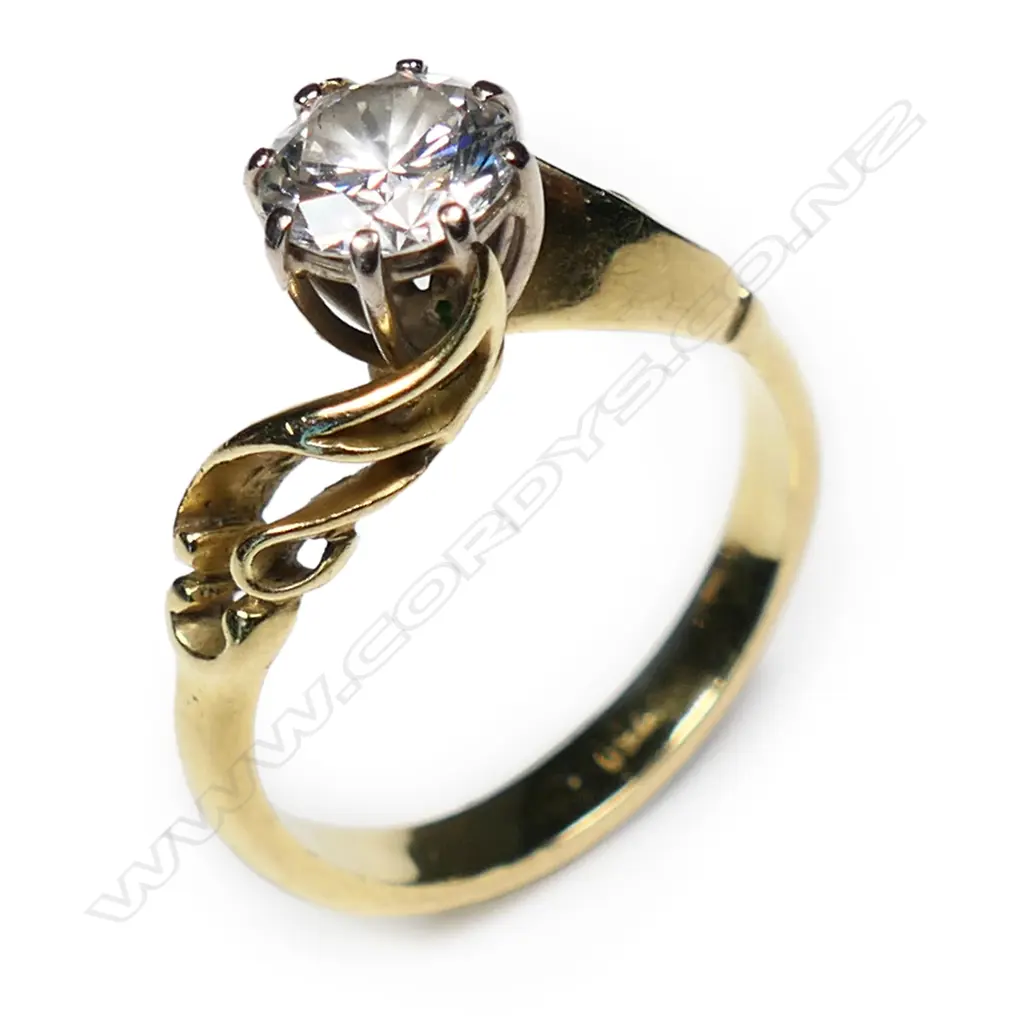 An 18ct gold and diamond solitaire ring, Image 1++
