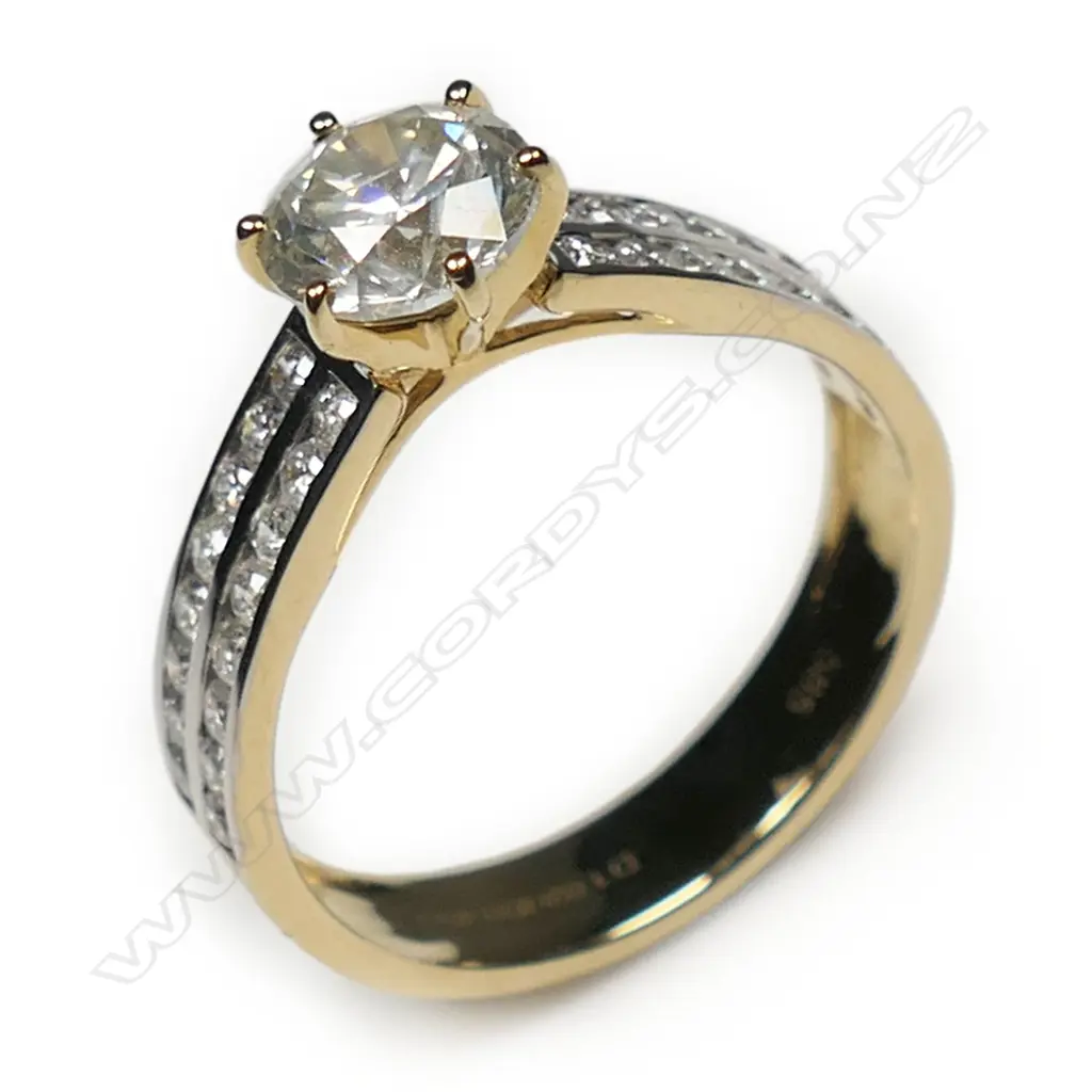 A 14ct gold and champagne diamond ring, Image 1++