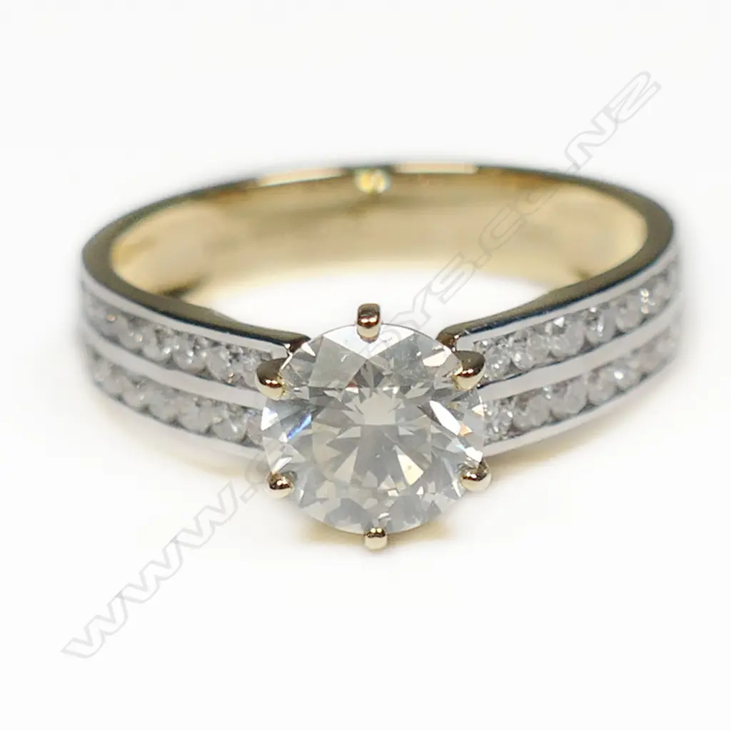 A 14ct gold and champagne diamond ring, Image 1++