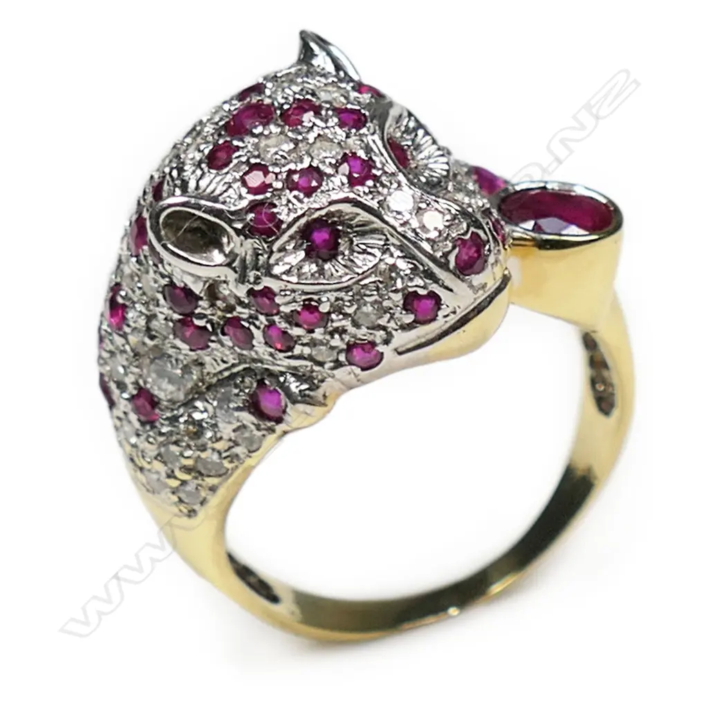An 18ct gold diamond and ruby panther ring, Image 1++