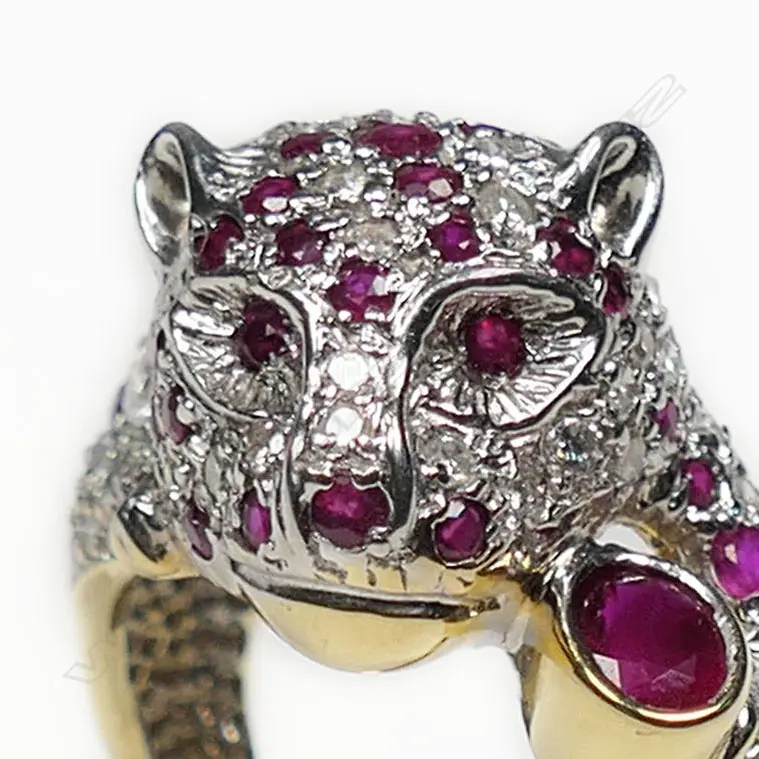 An 18ct gold diamond and ruby panther ring, Image 1++