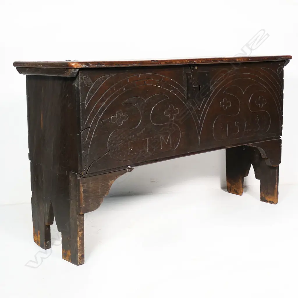A 17thC oak coffer, Image 1++