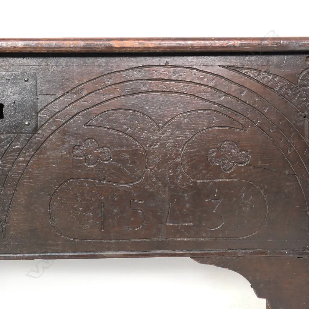 A 17thC oak coffer, Image 1++