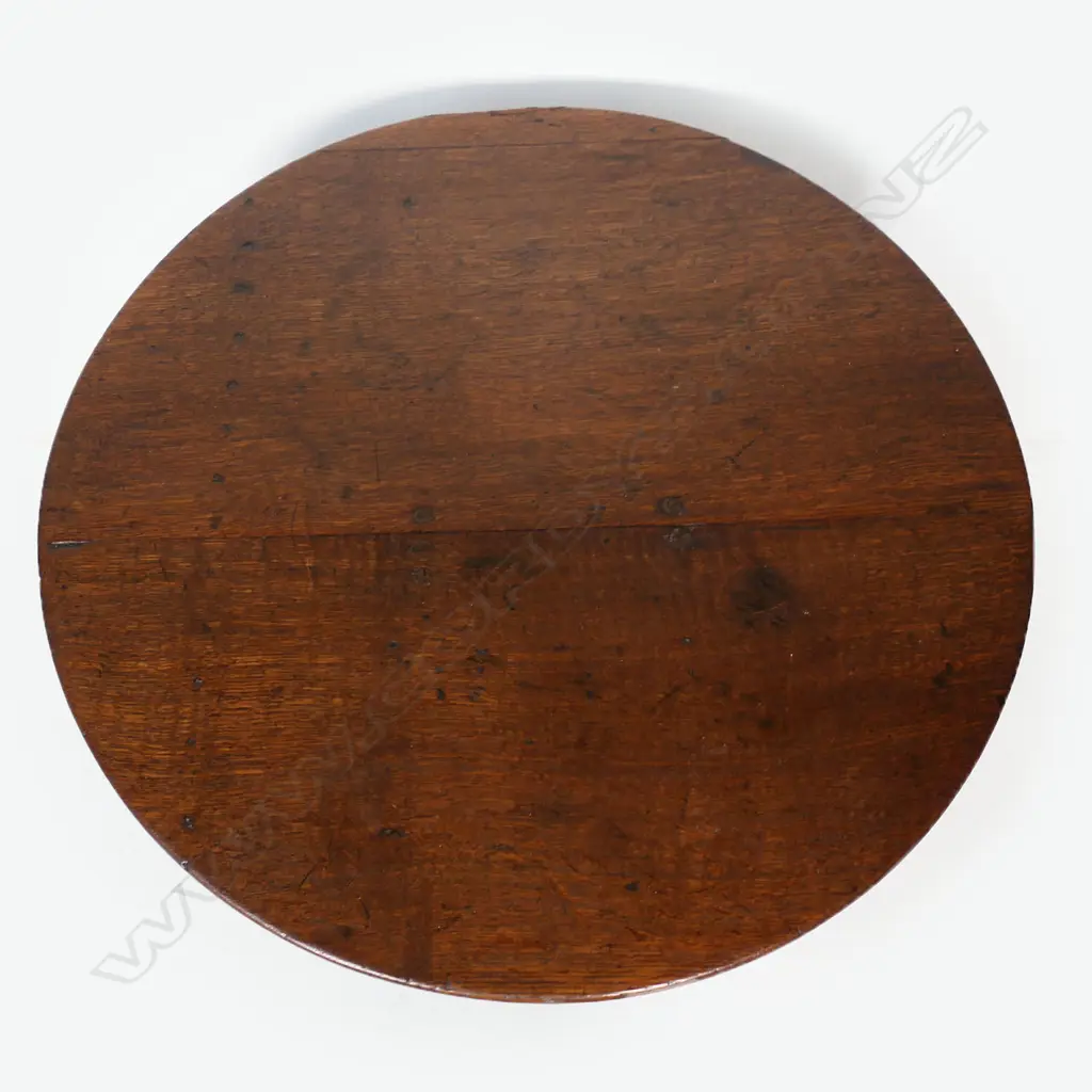 A Georgian oak tilt top wine table, Image 1++