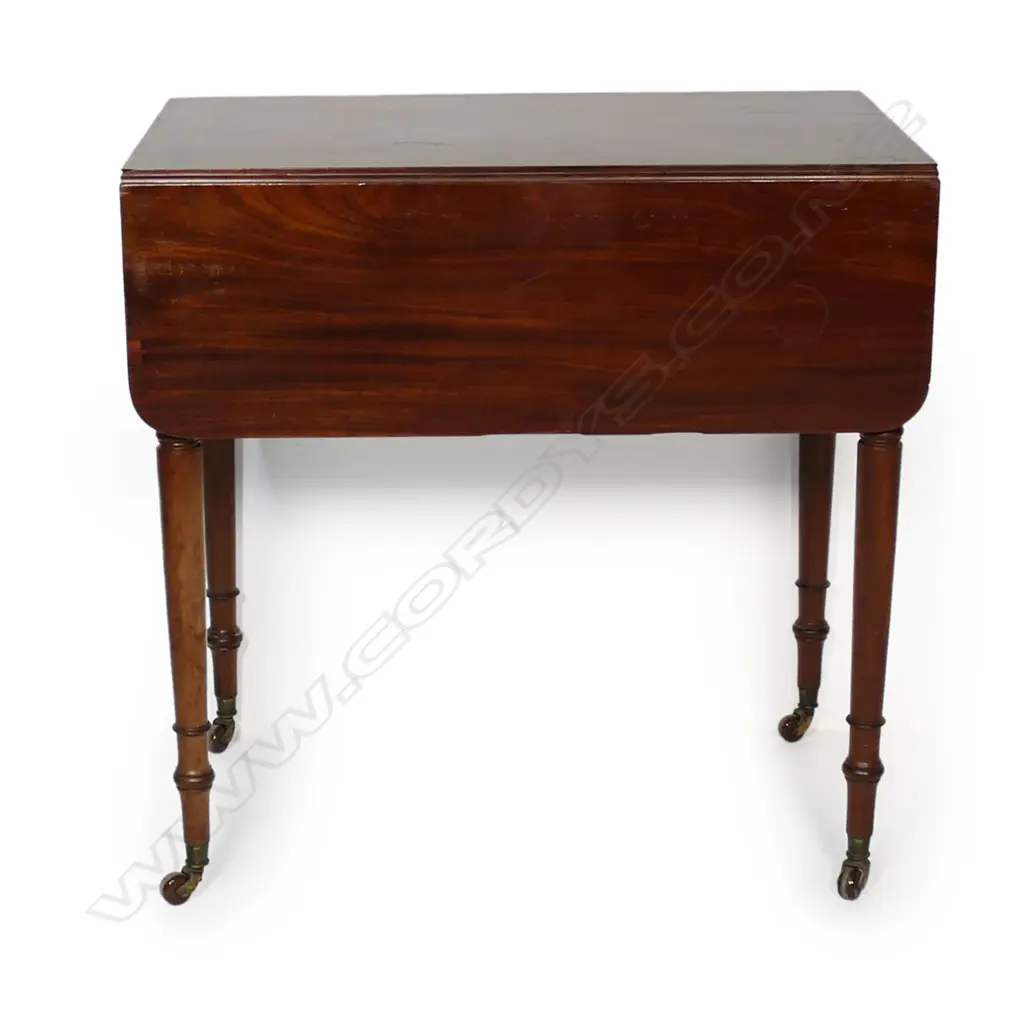 A George III mahogany drop leaf Pembroke table, Image 1++
