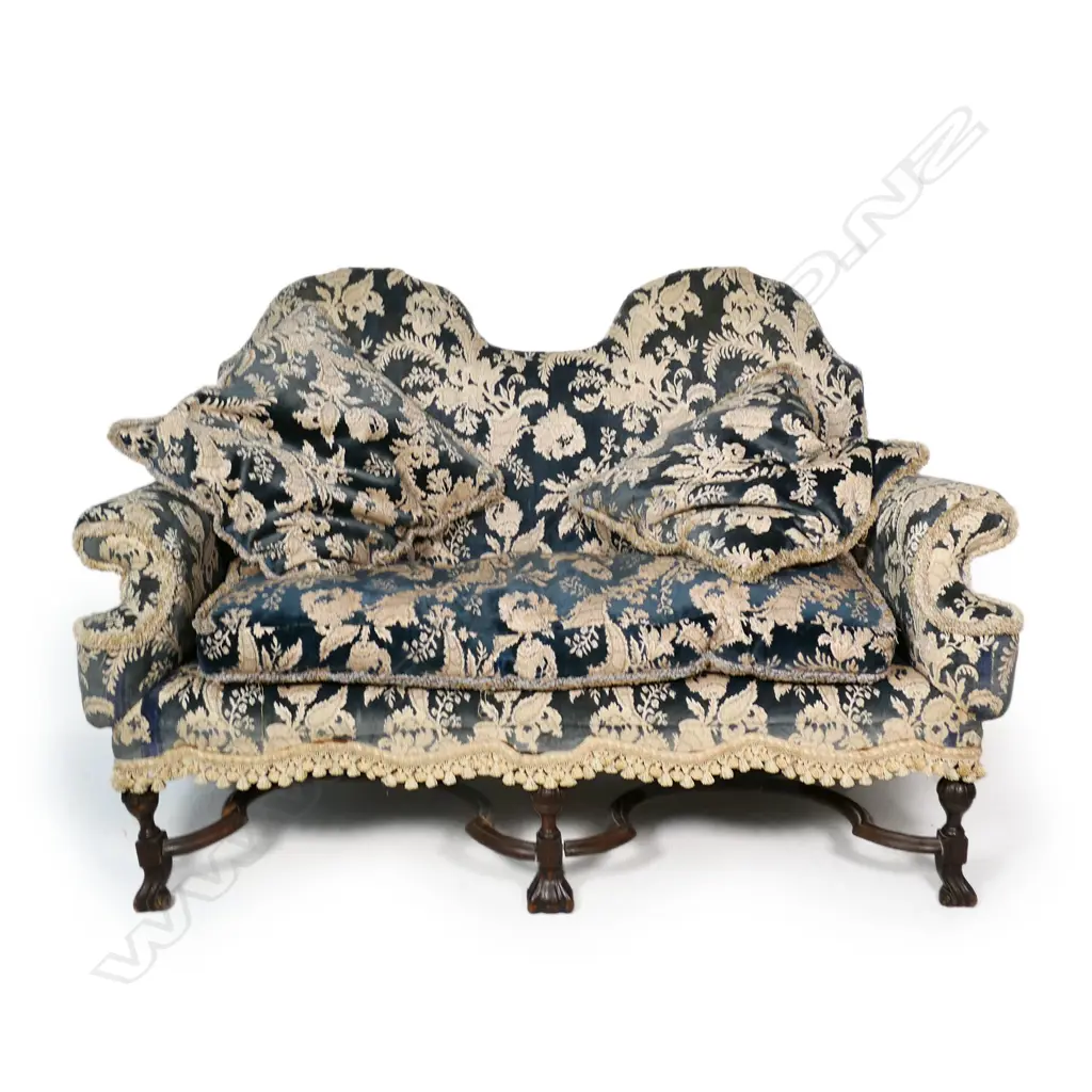A William and Mary style elegant settee, Image 1++