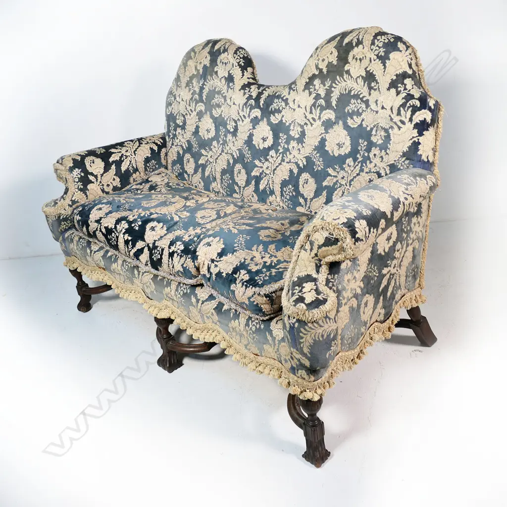 A William and Mary style elegant settee, Image 1++