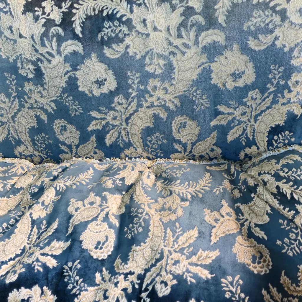 A William and Mary style elegant settee, Image 1++